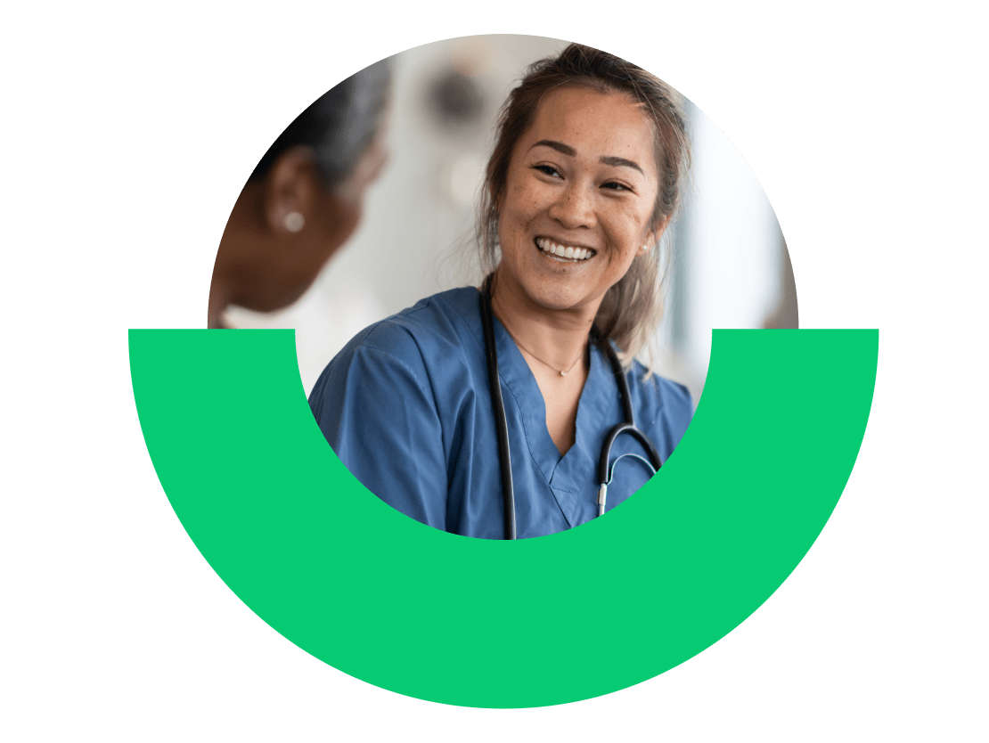 Médico usando o GoTo Connect para interagir remotamente com outros médicos e atender pacientes à distância.