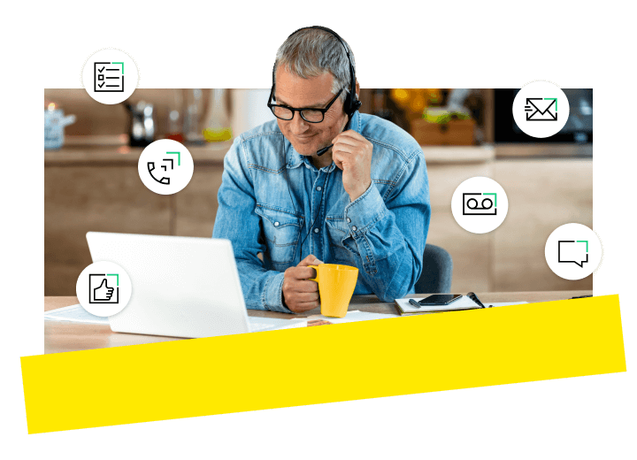 Professional die GoTo Connect’s telefoonsysteem gebruikt tijdens het werken vanuit huis.